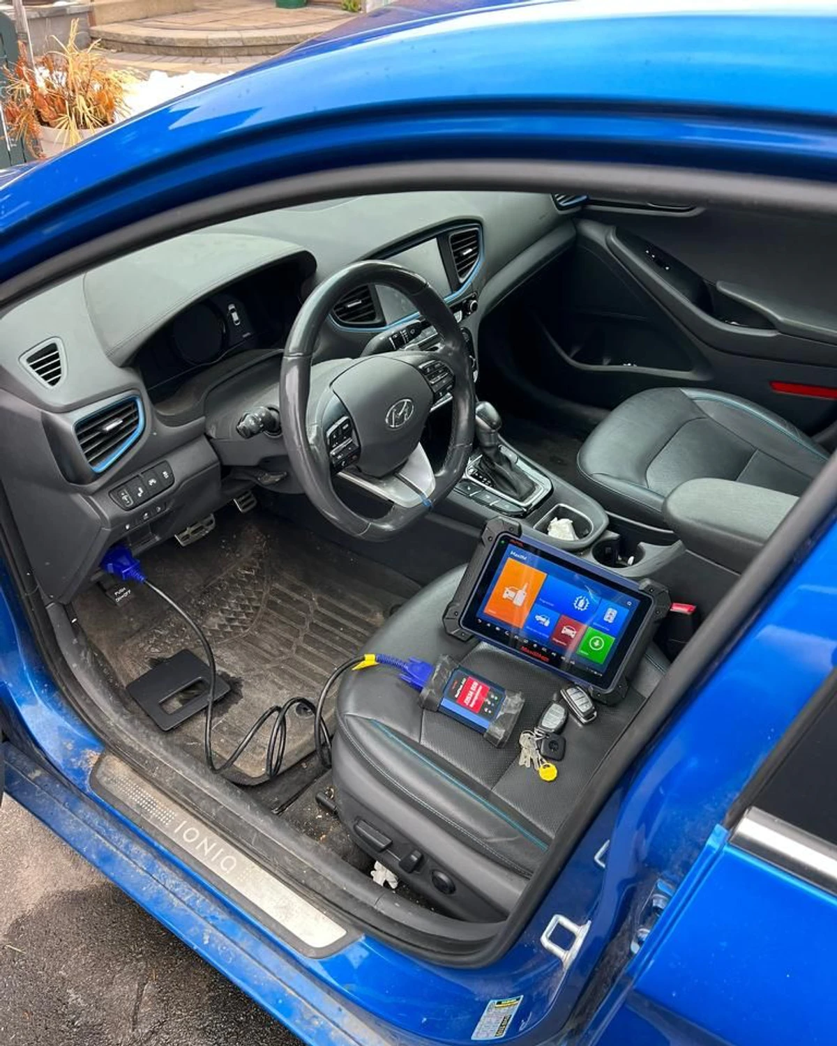 Car key programming and automotive locksmith service in Ajax, Ontario