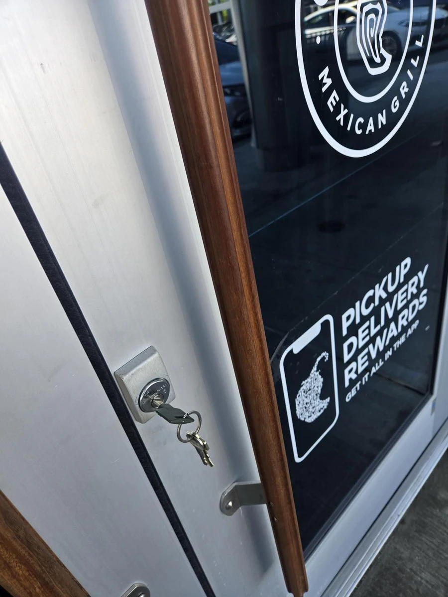 Commercial restaurant storefront lock service in Markham